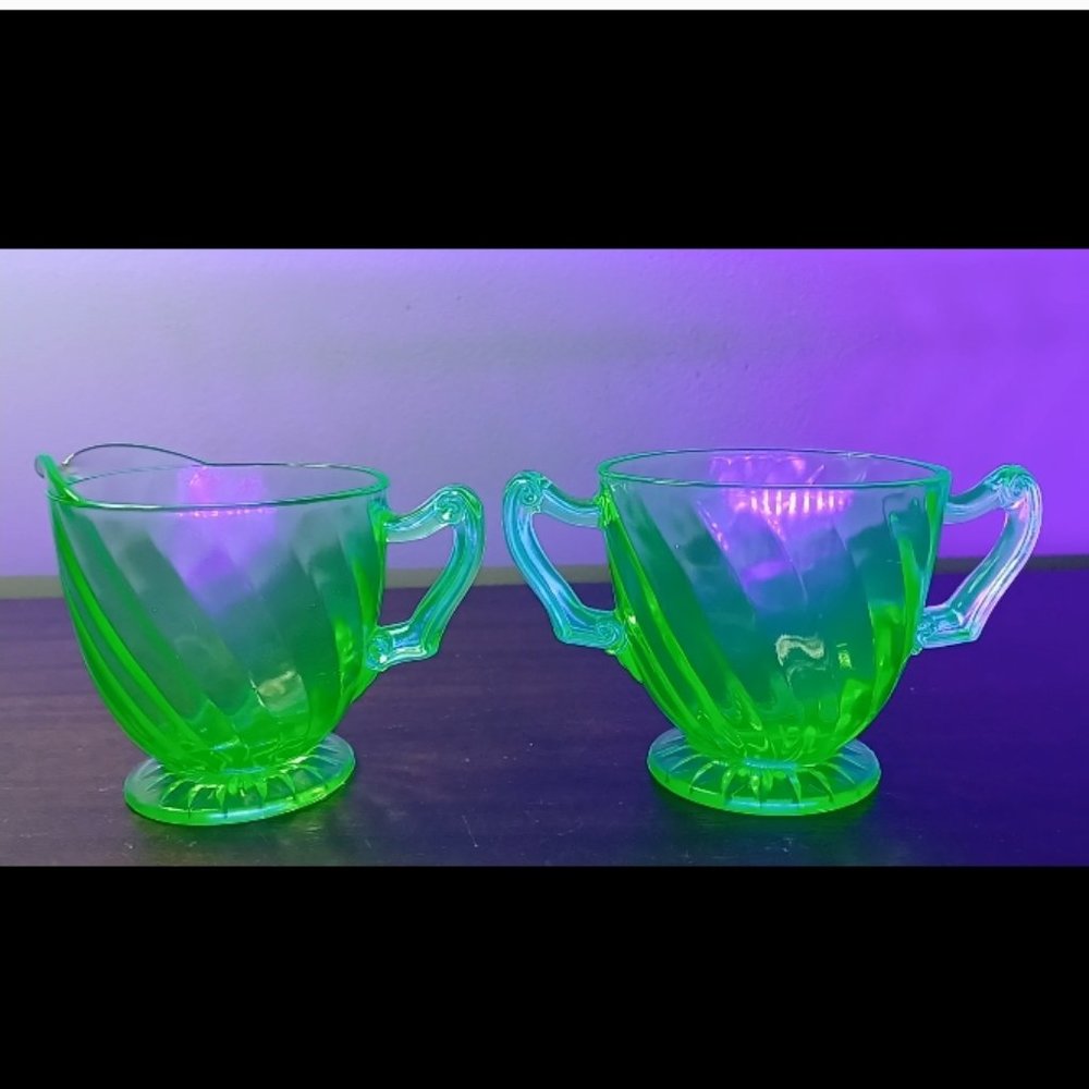 Uranium green swirl cream and sugar